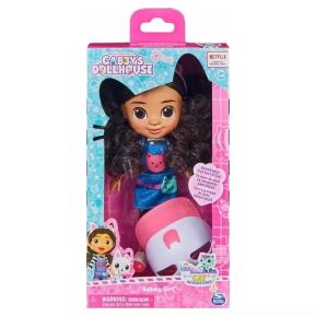 Spin Master Gabby's Dollhouse Κούκλα Gabby Girl (έκδοση ταξιδίου) 20cm 6065858