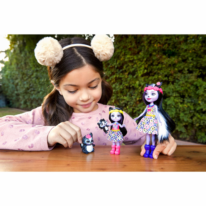 Mattel Enchantimals Κούκλα & Αδερφάκι Sage Skunk™ & Caper™/ Sabella™ & Striper™